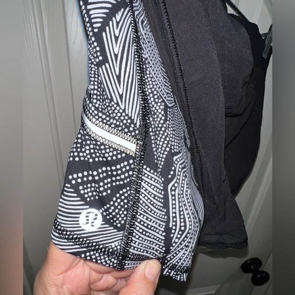 Lululemon 🍋 City Sky Run By Short Black Dottie Tribe Size 6 - Picture 8 of 12